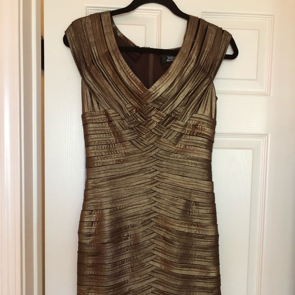 Classy NEW bronze Tadashi short dress. Size MP